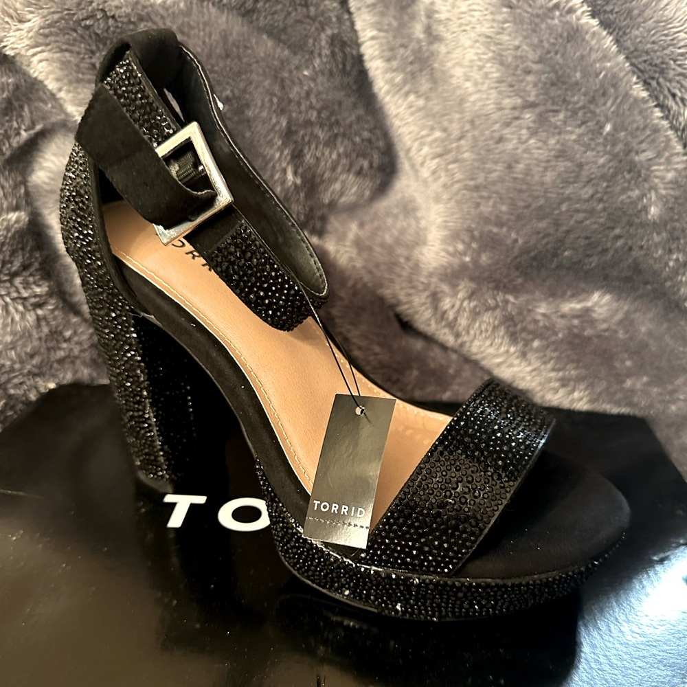 Heels - Picture 4 of 4